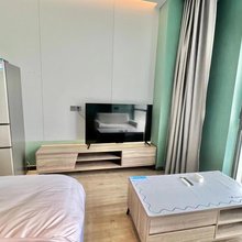 青岛臻寓精品观影公寓(董家下庄地铁站店)