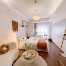 一屿轻奢影音公寓(宁波青林湾店)
