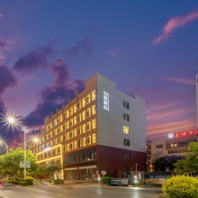 玉溪宝丽酒店(聂耳音乐广场店)