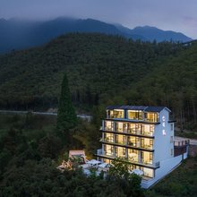 适宜 · 180°山景星空泳池森系山宿(云上草原店)