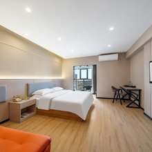 伯纳德酒店(贵阳世纪金源购物中心茶园地铁站店)