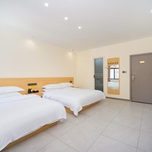 米兰春天酒店(昆明老街翠湖公园店)