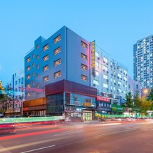 西西里主题酒店(大连西安路地铁站长兴里小吃街店)