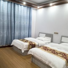 红原月牙酒店