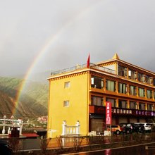 炉霍龙腾大酒店