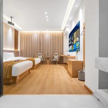 大理锦彩智能影视酒店(大理大学第一附属医院店)