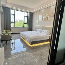 霍城白加黑民宿(清水河店)