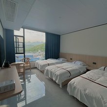 鸡冠洞光辉山庄