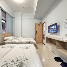 鸿湾客栈(福田沙尾地铁站店)
