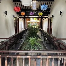 上海新场见南山民宿
