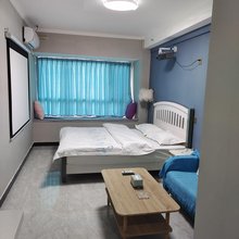 花开半夏民宿(河南工业大学地铁站店)