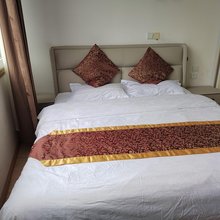 泸定河畔人家酒店