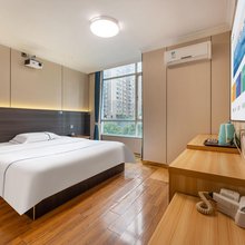佛山鑫华酒店(海骏达广场天佑城店)