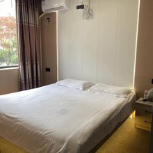 丹东冠星宾馆(鸭绿江断桥店)