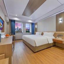 丽朵酒店(西双版纳景洪泼水广场江边夜市店)