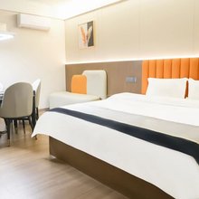 如家睿柏·云酒店(如皋大润发宁海路店)
