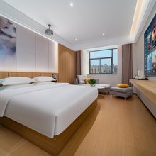 铂曼·云舍酒店(贵阳花溪大学城海纳广场精彩城店)