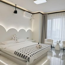禾木轻奢民宿(淄博万达广场店)