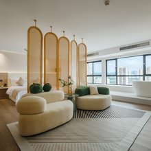 木芸酒店(江北机场观月路地铁站店)