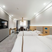 云朵智居酒店(富士康科技工业园武汉商贸学院店)