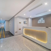 美娱·星峰电竞酒店(武汉街道口地铁站店)