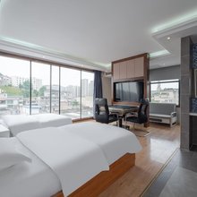 轻住·贵阳凯盛酒店(白云公园白云中路地铁站店)