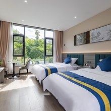 隐乐居·闲庭花事·慢时光湖景度假民宿(七彩云南欢乐世界店)