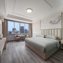 眉山左岸湖畔酒店