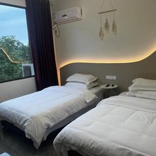 遇山见任客栈
