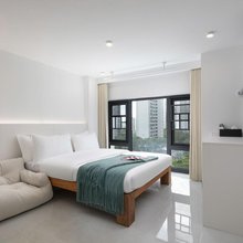 云游轻奢民宿(长沙芯城科技园麓谷站店)