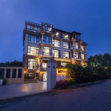 桐庐雨晴民宿(OMG心跳乐园店)