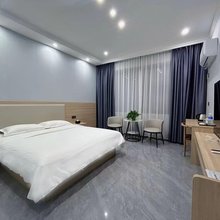 云逸宾馆(汝州国营石化加油站店)