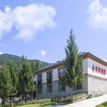 贾登峪兄弟山庄