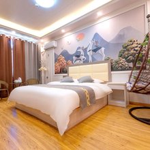 瑄博主题酒店(七十二奇楼张家界西站店)