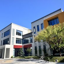 疏影河畔酒店