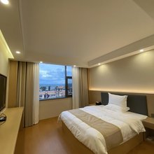 红原郦潘酒店