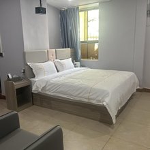 聚英旅店