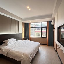 李子酒店