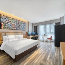 ReMAX热麦电竞酒店(宁波汽车南站火车站店)