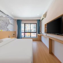 白芸青舍酒店(颍州万达易景国际花园店)