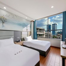 逸家酒店(成都锦华万达静居寺地铁站店)