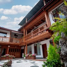 梦王朝雪山观景民宿