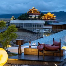 相逢不晚SilveryMoonlight|慢城供氧设计师民宿(独克宗古城大佛寺转经筒店)