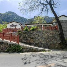 林州市石板岩镇自然而居民宿(桃花谷景区店)