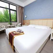 哈啰轻酒店(武汉北美风情江夏一中店)