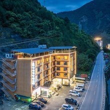 雅江天仙湖大酒店(318国道店)