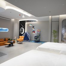柿间小院主题民宿(高铁西站店)