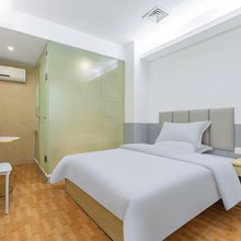 万花酒店(广州易发商业步行街市桥地铁站店)
