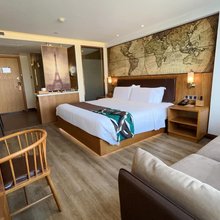 喆啡酒店(武汉华中科技大学佳园路地铁站店)