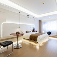 柒间·甄选影音民宿(市体育馆地铁站云医大医院店)